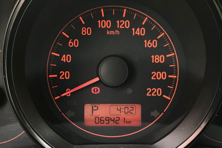 Used Honda Fit 2018 1.5L CVT Comfort Sunroof Version Odometer Close Up