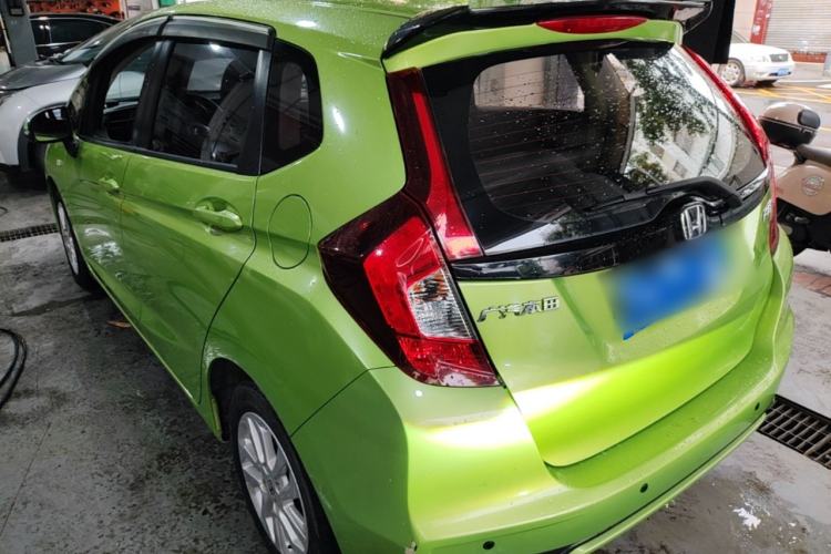Used Honda Fit 2018 1.5L CVT Comfort Sunroof Version Rear Left 45 Deg