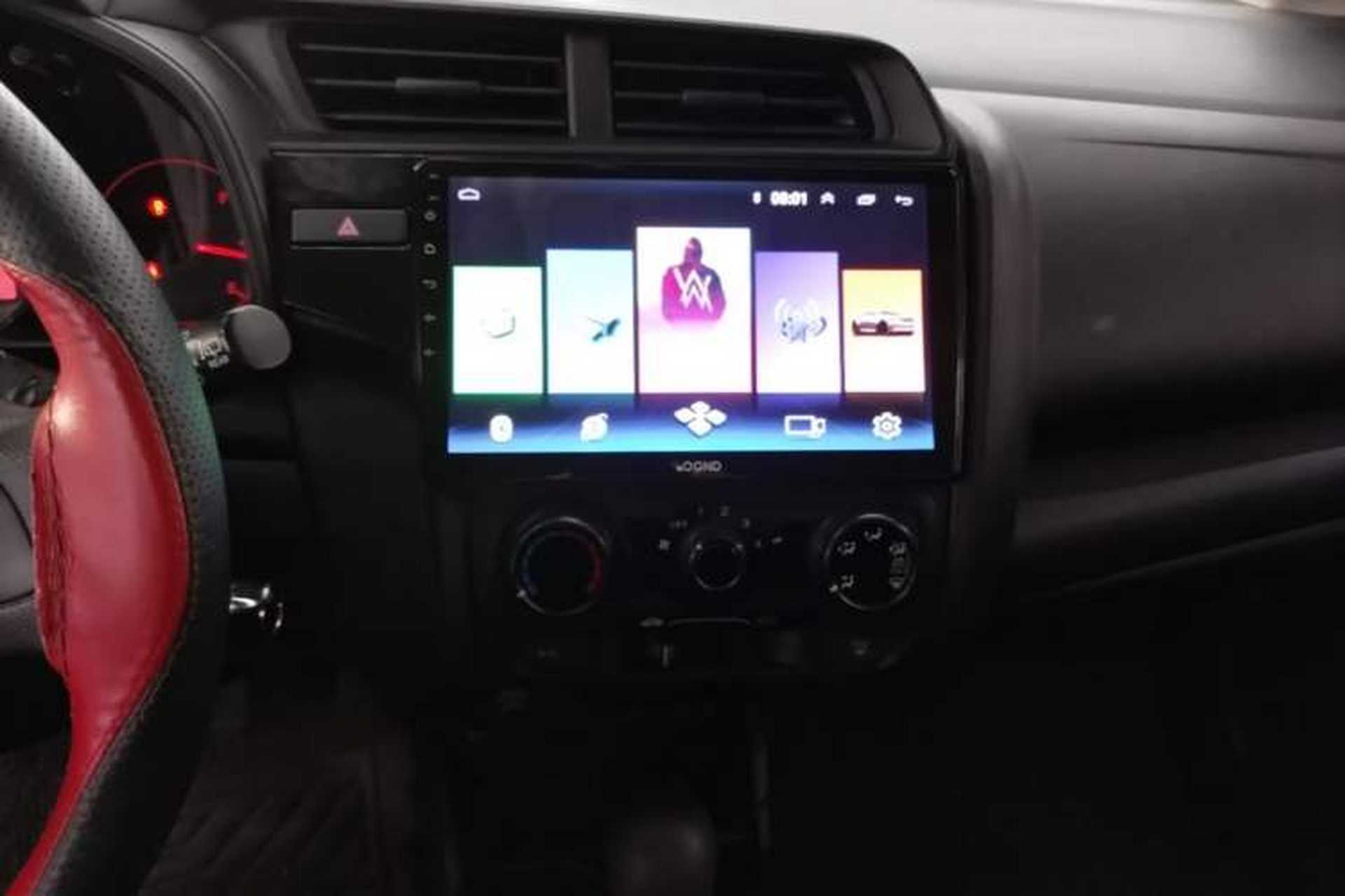 Used Honda Fit 2018 1.5L CVT Comfort Sunroof Version Audio And AC Panel