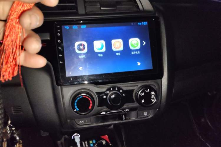Used Honda Fit 2018 1.5L CVT Comfort Sunroof Version Audio And AC Panel