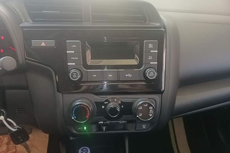 Used Honda Fit 2018 1.5L CVT Comfort Sunroof Version Audio And AC Panel
