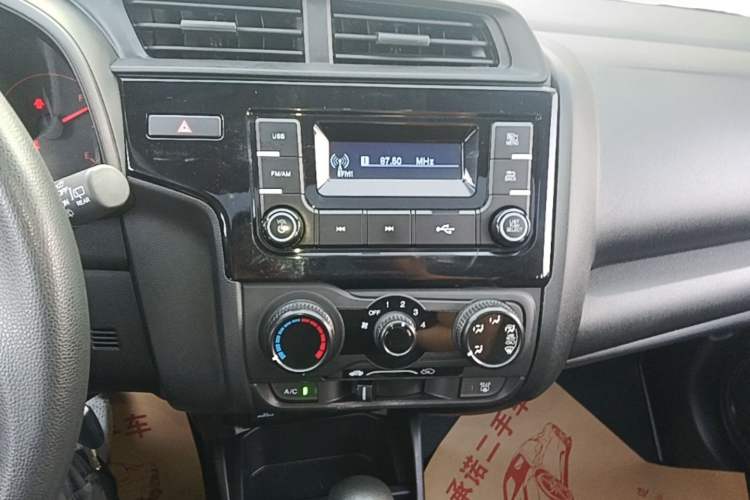 Used Honda Fit 2018 1.5L CVT Comfort Sunroof Version Audio And AC Panel