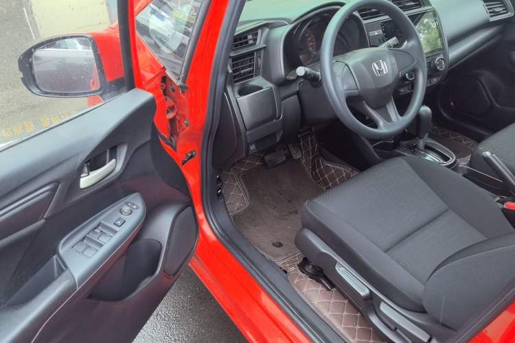 Used Honda Fit 2018 1.5L CVT Comfort Sunroof Version Driver Seat