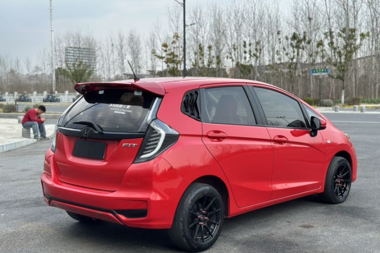 Used Honda Fit 2018 1.5L CVT Comfort Sunroof Version Exterior 5