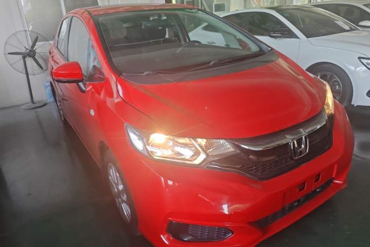 Used Honda Fit 2018 1.5L CVT Comfort Sunroof Version Front Right 45 Deg