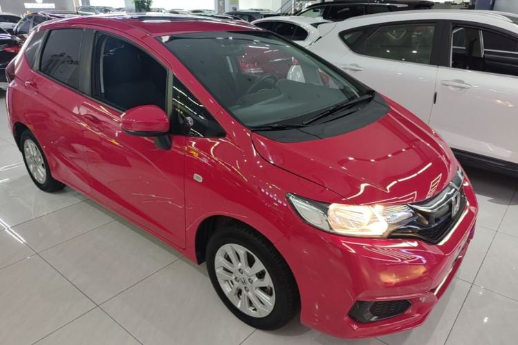 Used Honda Fit 2018 1.5L CVT Comfort Sunroof Version Front Right 45 Deg