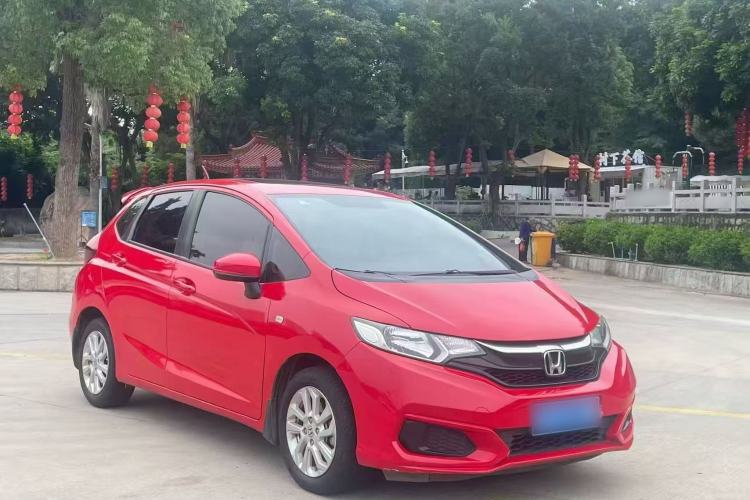 Used Honda Fit 2018 1.5L CVT Comfort Sunroof Version Front Right 45 Deg
