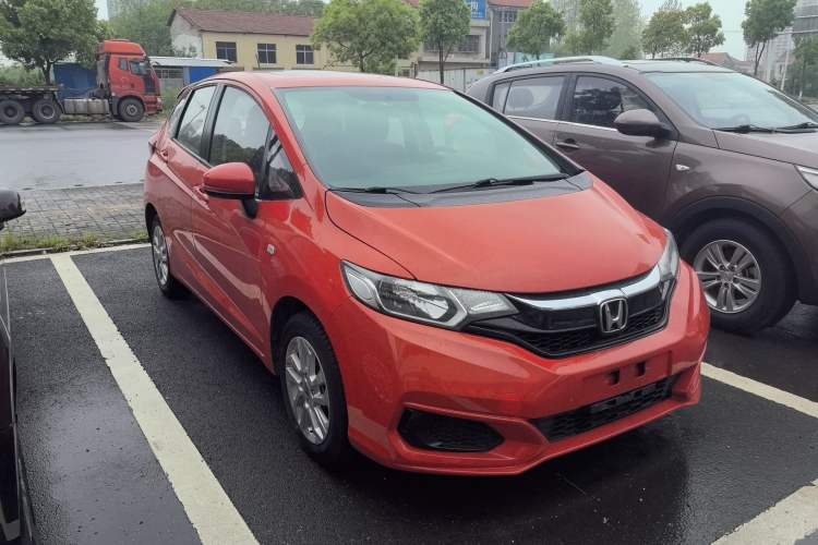 Used Honda Fit 2018 1.5L CVT Comfort Sunroof Version Front Right 45 Deg