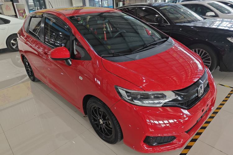 Used Honda Fit 2018 1.5L CVT Comfort Sunroof Version Front Right 45 Deg