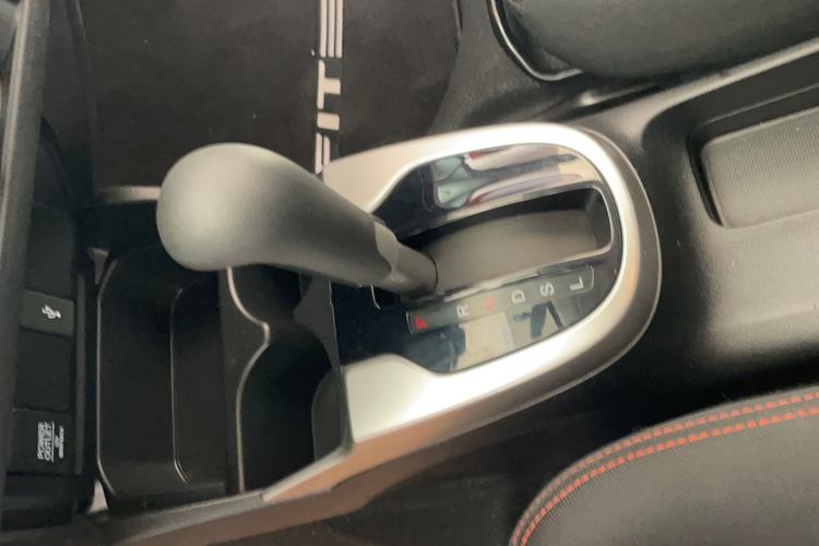 Used Honda Fit 2018 1.5L CVT Trendy Sports Edition Gear Lever