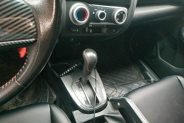 Used Honda Fit 2018 1.5L CVT Trendy Run+ Edition Gear Lever