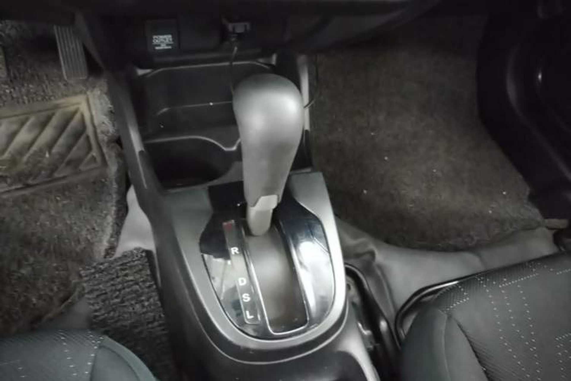 Used Honda Fit 2018 1.5L CVT Comfort Sunroof Version Gear Lever