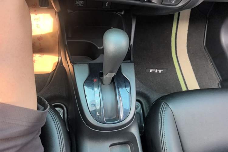 Used Honda Fit 2018 1.5L CVT Comfort Sunroof Version Gear Lever