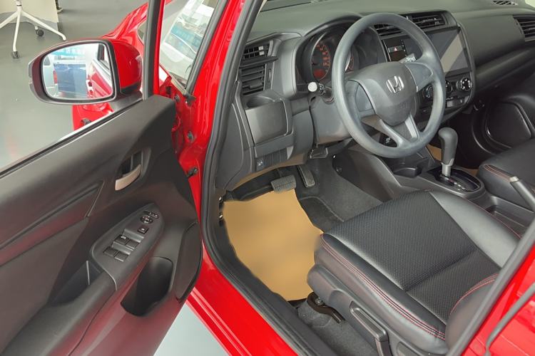 Used Honda Fit 2018 1.5L CVT Comfort Sunroof Version Interior 2
