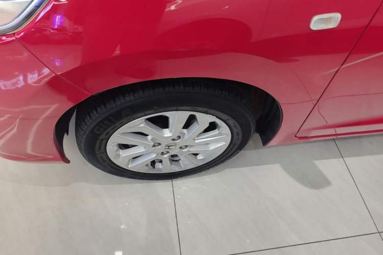 Used Honda Fit 2018 1.5L CVT Comfort Sunroof Version Left Front Wheel Hub
