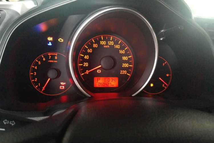Used Honda Fit 2018 1.5L CVT Trendy Sports Edition Odometer Close Up