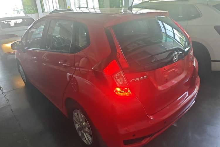 Used Honda Fit 2018 1.5L CVT Comfort Sunroof Version Rear Left 45 Deg