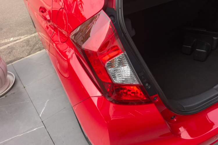 Used Honda Fit 2018 1.5L CVT Comfort Sunroof Version Rear Left 45 Deg