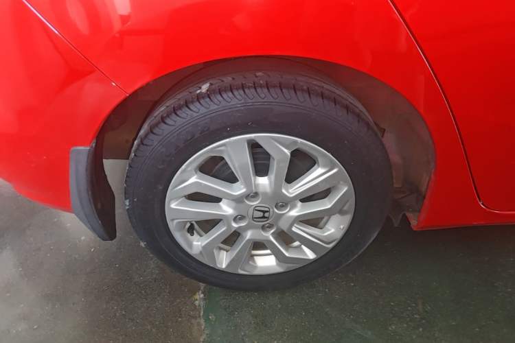 Used Honda Fit 2018 1.5L CVT Comfort Sunroof Version Right Rear Wheel Hub