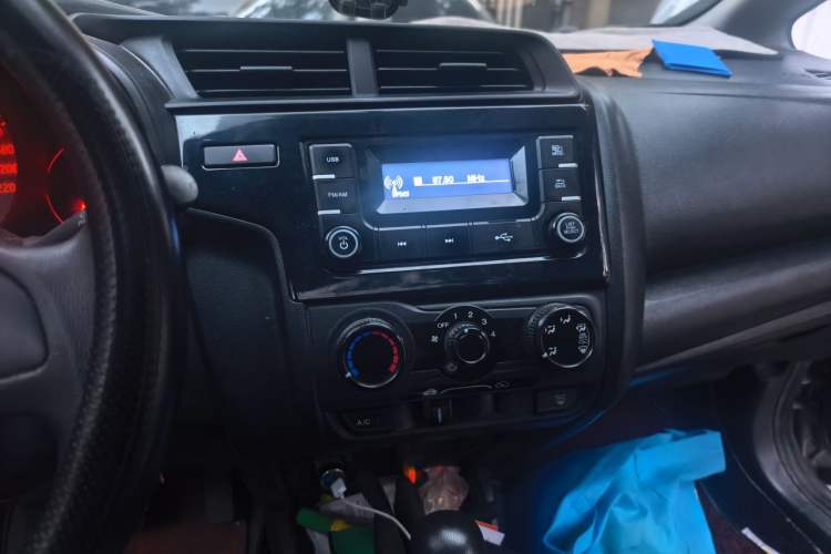 Used Honda Fit 2018 1.5L CVT Comfort Sunroof Version Audio And AC Panel