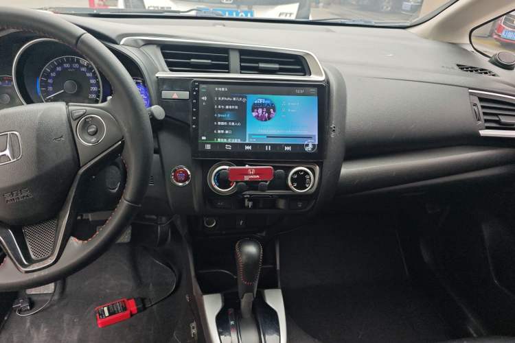 Used Honda Fit 2018 1.5L CVT Trendy Run+ Edition Audio And AC Panel