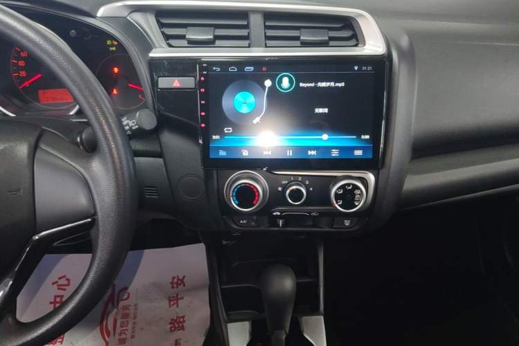 Used Honda Fit 2018 1.5L CVT Trendy Sports Edition Audio And AC Panel