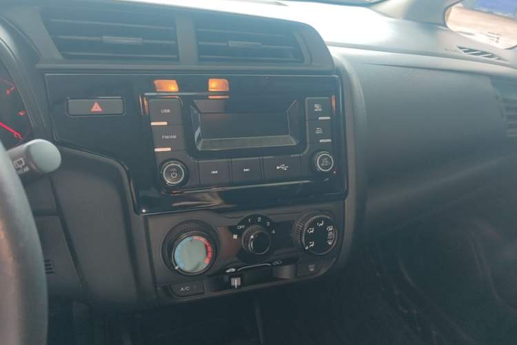 Used Honda Fit 2018 1.5L CVT Comfort Sunroof Version Audio And AC Panel