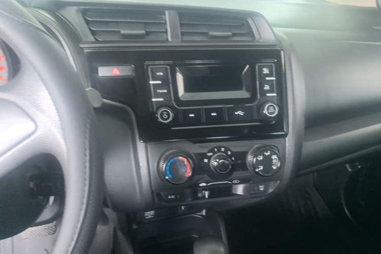 Used Honda Fit 2018 1.5L CVT Comfort Sunroof Version Audio And AC Panel