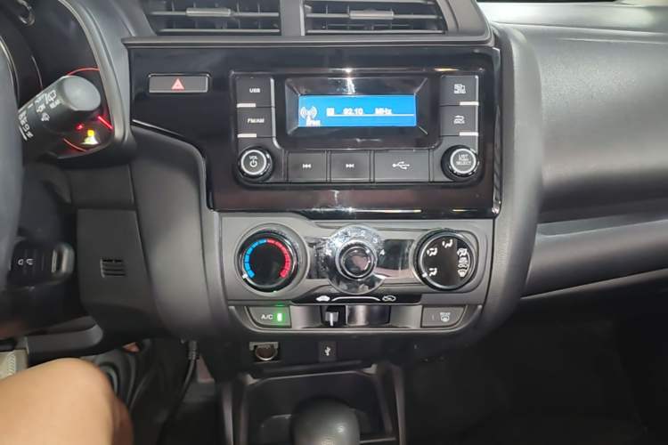 Used Honda Fit 2018 1.5L CVT Comfort Version Audio And AC Panel