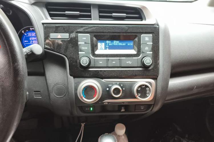 Used Honda Fit 2018 1.5L CVT Trendy Run+ Edition Audio And AC Panel