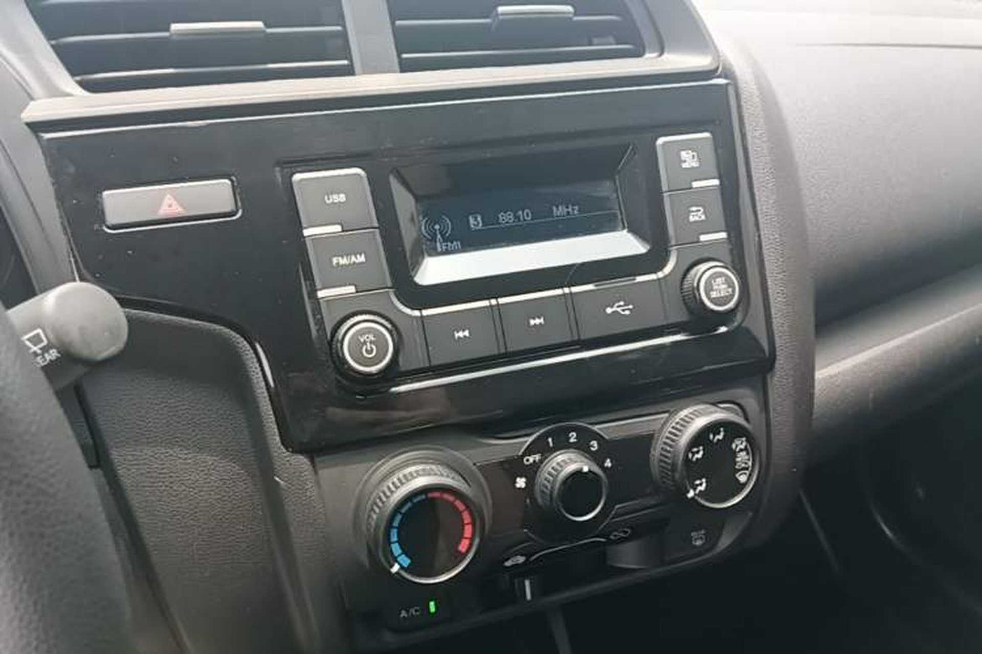 Used Honda Fit 2018 1.5L Manual Comfort Version Audio And AC Panel