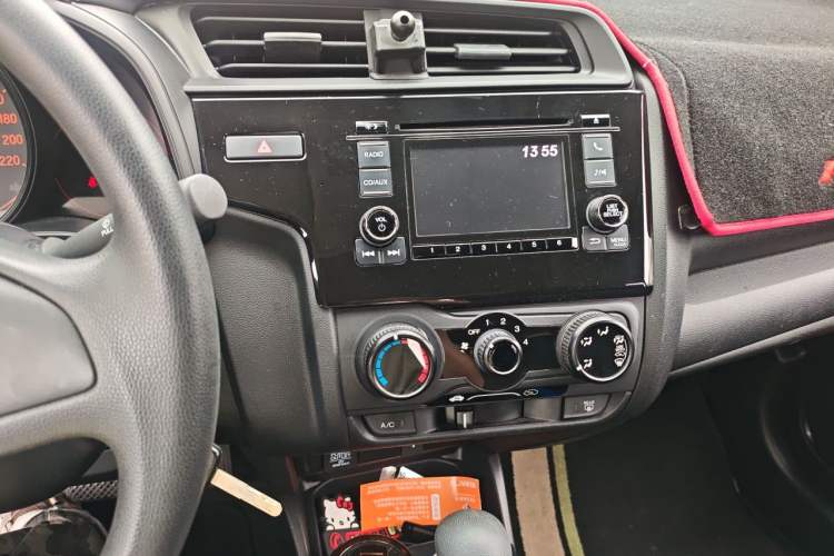 Used Honda Fit 2018 1.5L CVT Comfort Sunroof Version Audio And AC Panel
