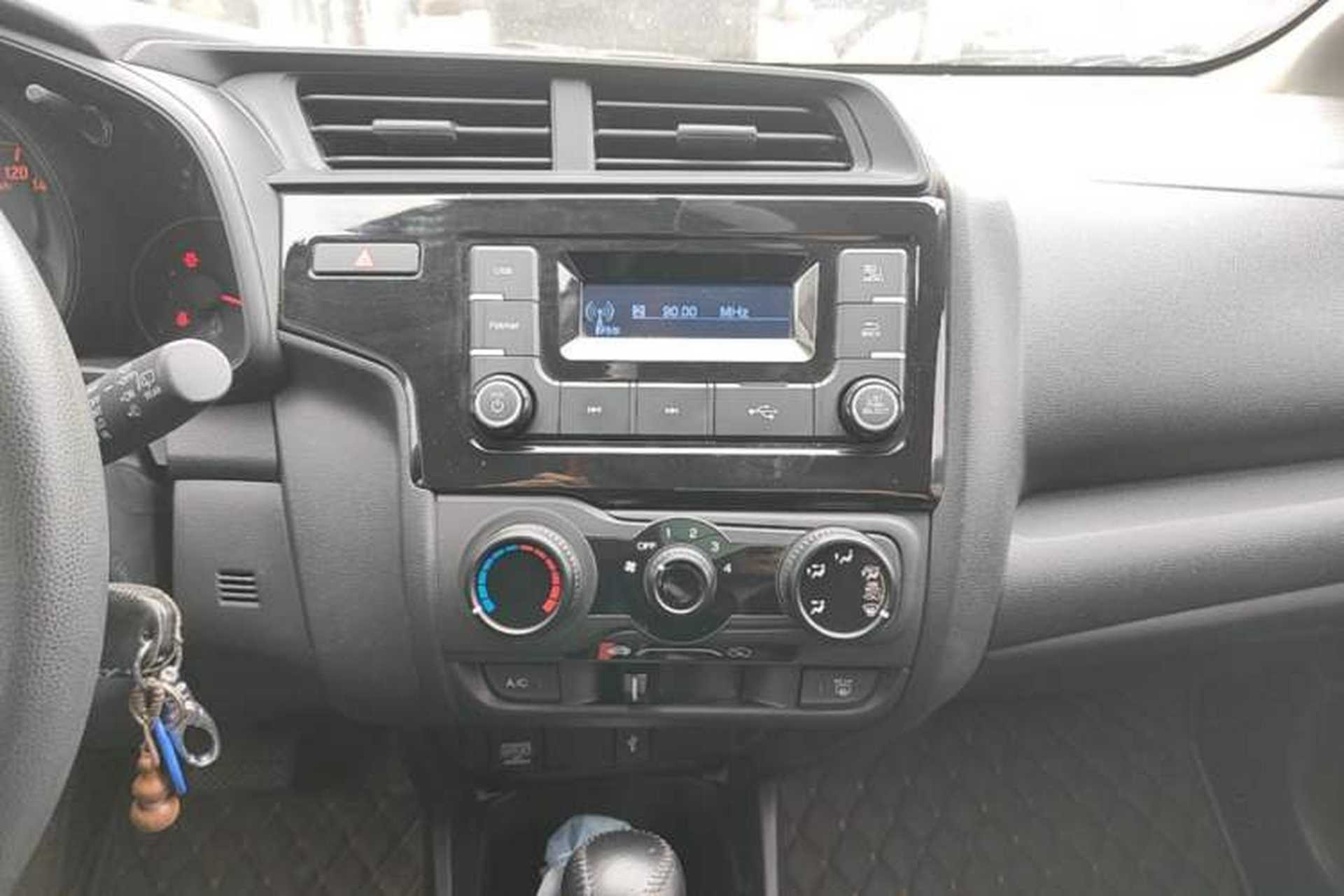 Used Honda Fit 2018 1.5L CVT Comfort Version Audio And AC Panel