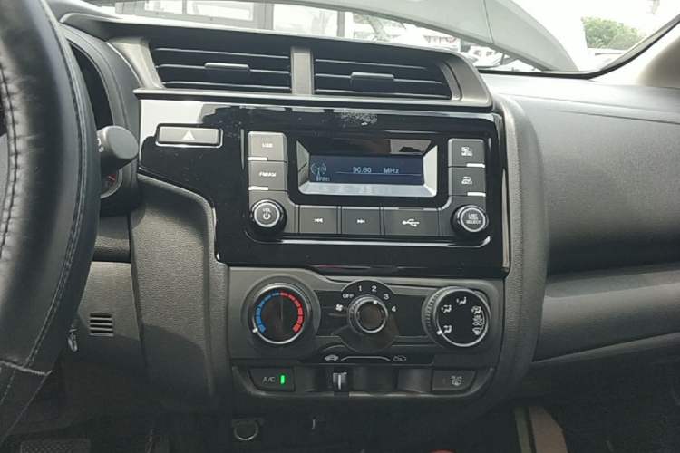Used Honda Fit 2018 1.5L CVT Comfort Sunroof Version Audio And AC Panel