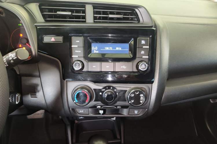 Used Honda Fit 2018 1.5L CVT Comfort Version Audio And AC Panel