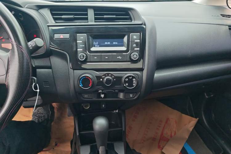 Used Honda Fit 2018 1.5L CVT Comfort Sunroof Version Audio And AC Panel