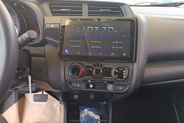 Used Honda Fit 2018 1.5L CVT Comfort Sunroof Version Audio And AC Panel