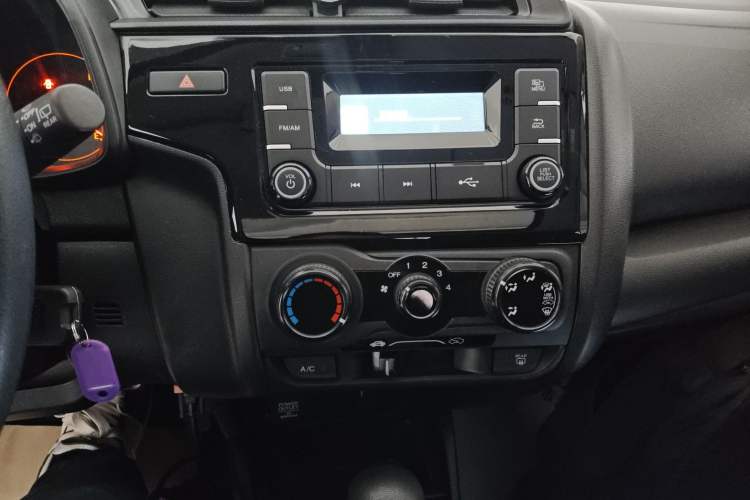 Used Honda Fit 2018 1.5L CVT Comfort Sunroof Version Audio And AC Panel