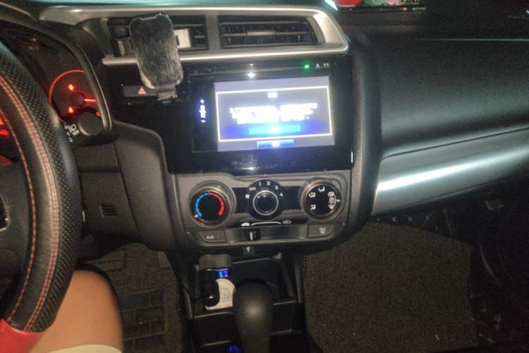 Used Honda Fit 2018 1.5L CVT Comfort Sunroof Version Audio And AC Panel