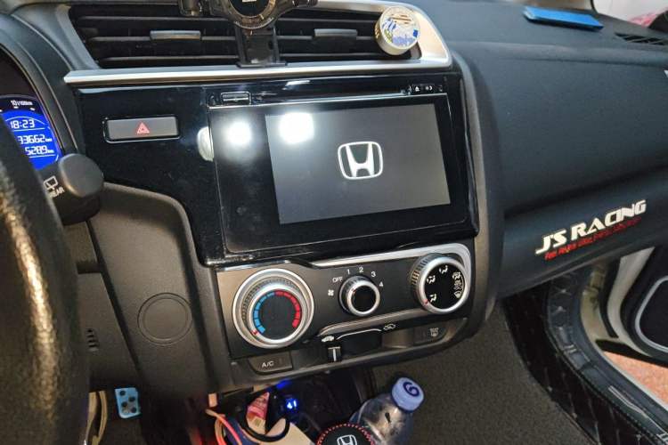 Used Honda Fit 2018 1.5L CVT Trendy Run+ Edition Audio And AC Panel