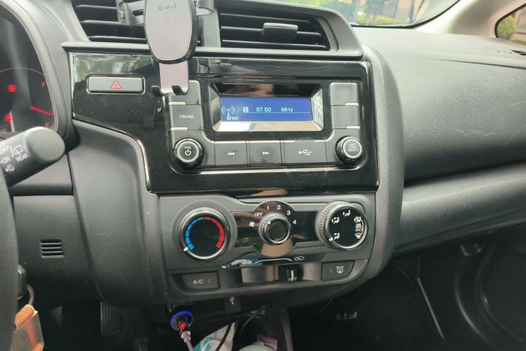 Used Honda Fit 2018 1.5L CVT Comfort Sunroof Version Audio And AC Panel