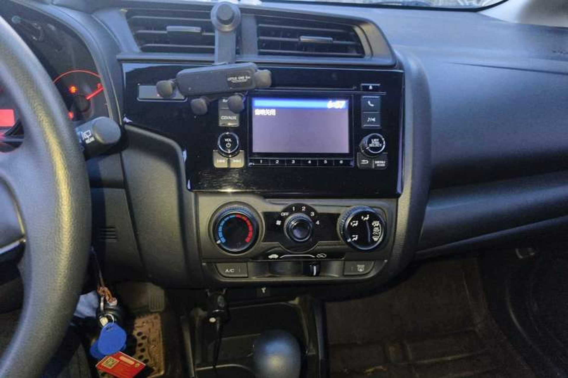 Used Honda Fit 2018 1.5L CVT Comfort Sunroof Version Audio And AC Panel