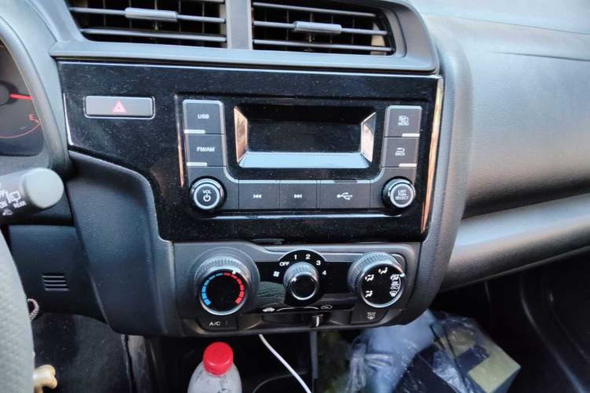 Used Honda Fit 2018 1.5L Manual Comfort Version Audio And AC Panel