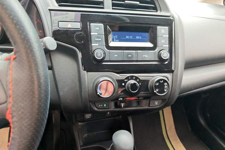 Used Honda Fit 2018 1.5L CVT Comfort Version Audio And AC Panel