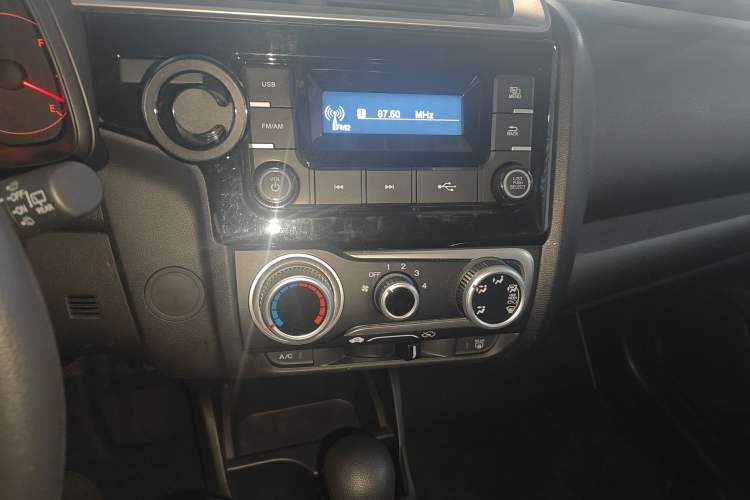 Used Honda Fit 2018 1.5L CVT Trendy Sports Edition Audio And AC Panel