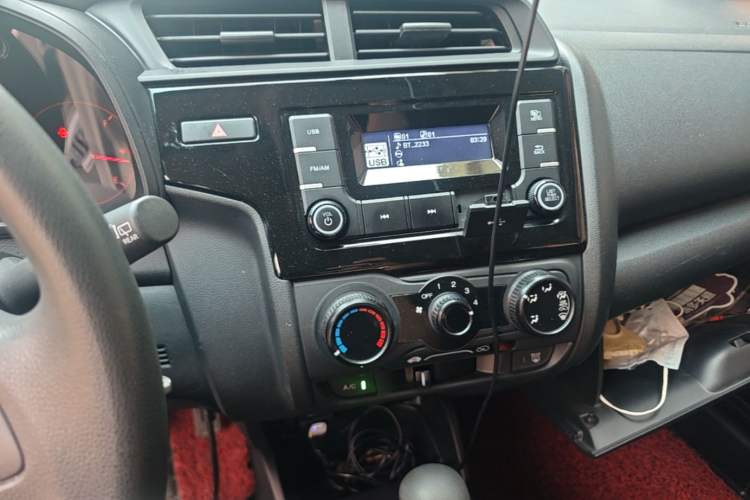 Used Honda Fit 2018 1.5L CVT Comfort Sunroof Version Audio And AC Panel