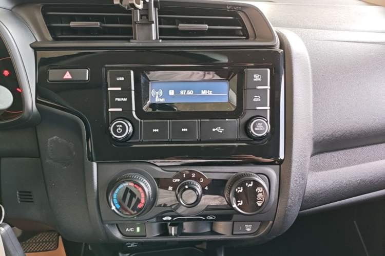 Used Honda Fit 2018 1.5L CVT Comfort Version Audio And AC Panel