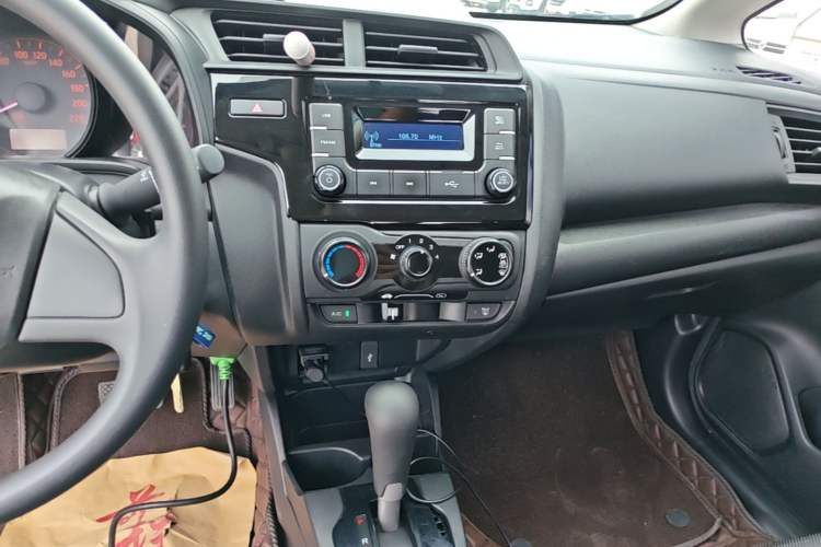 Used Honda Fit 2018 1.5L CVT Comfort Sunroof Version Audio And AC Panel
