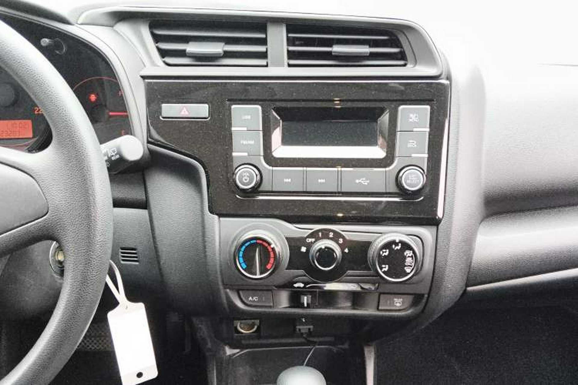 Used Honda Fit 2018 1.5L CVT Comfort Version Audio And AC Panel