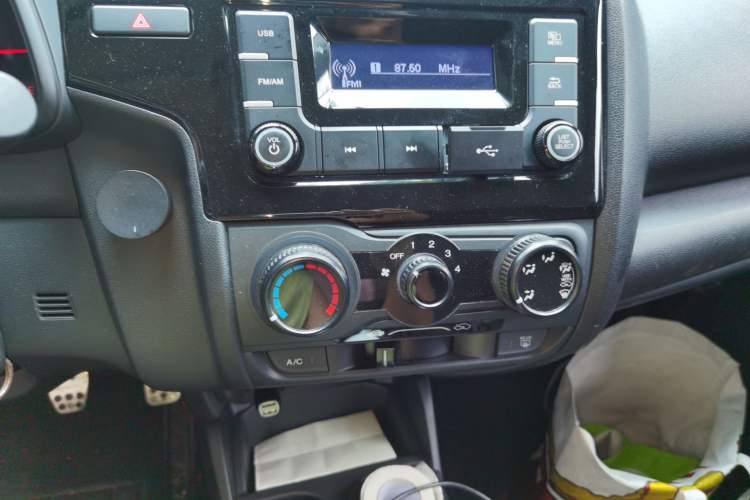 Used Honda Fit 2018 1.5L Manual Comfort Version Audio And AC Panel